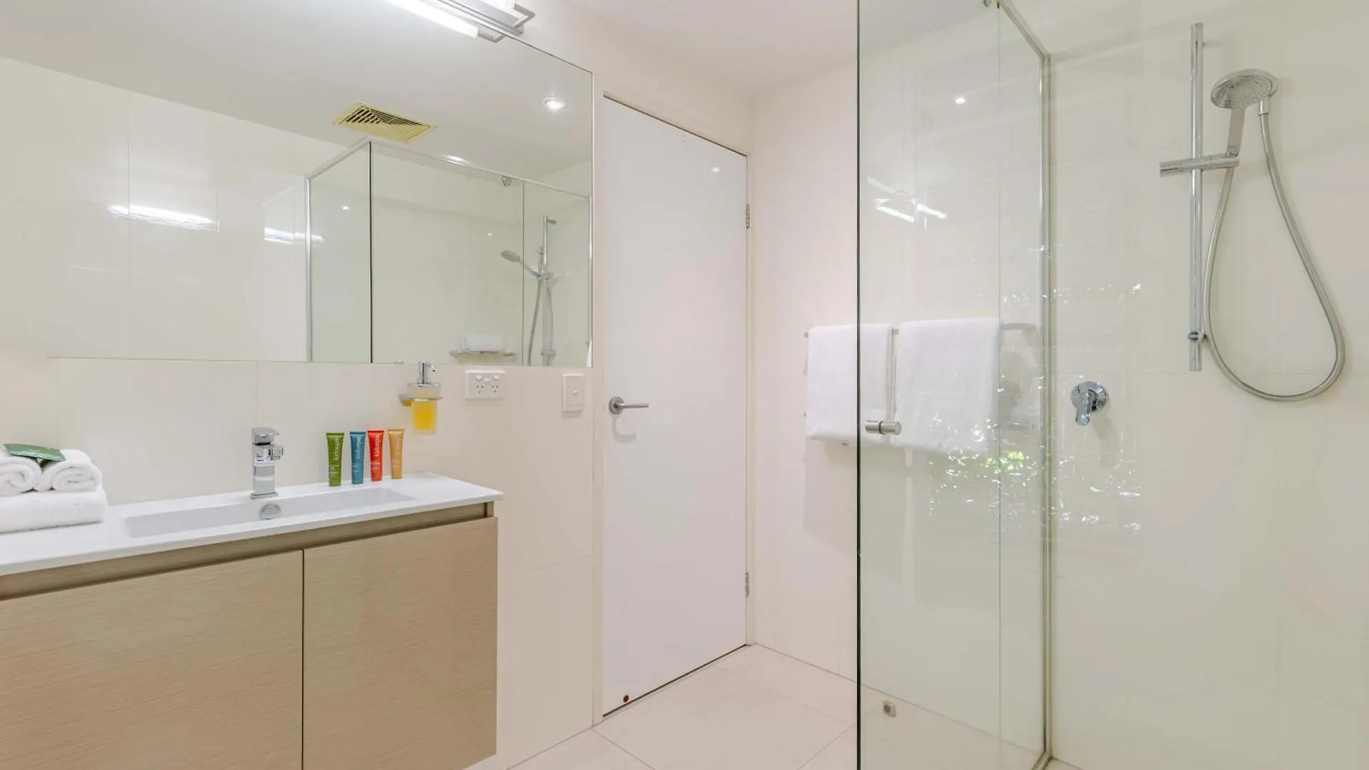 Serenity Villa With Heated Pool & Beach Access Πορτ Ντάγκλας